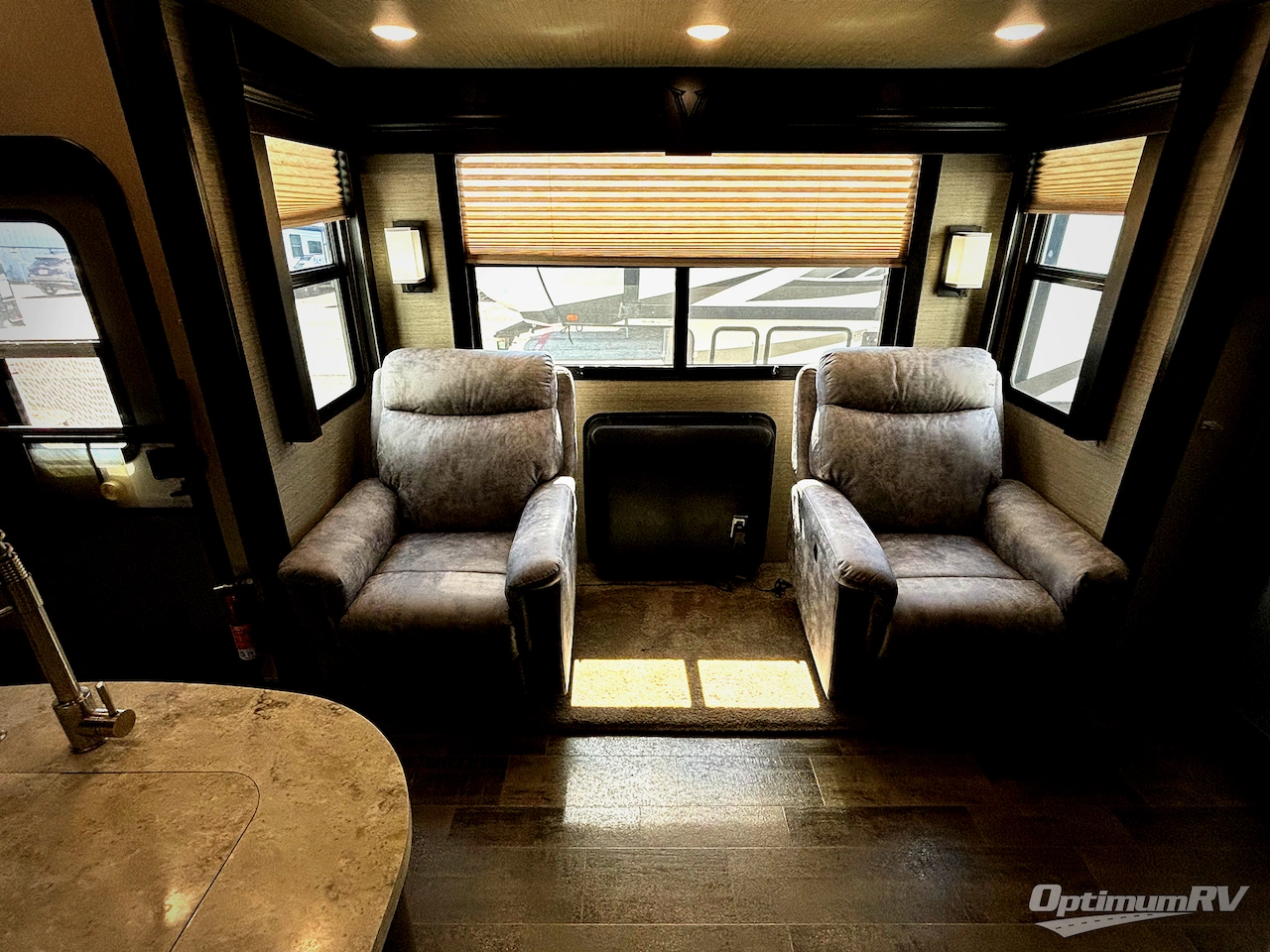 2018 Dutchmen Voltage V3805 Photo 7