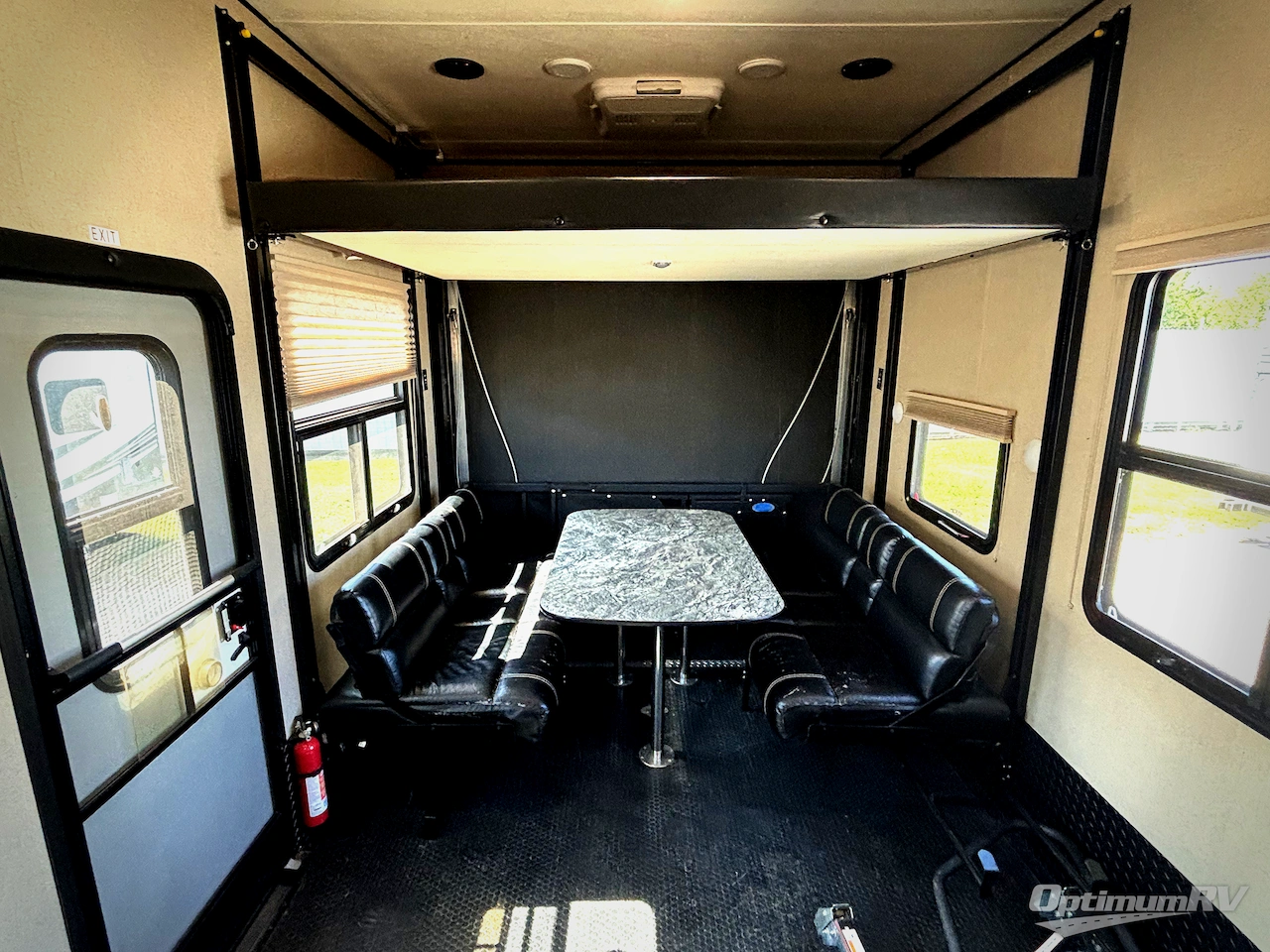 2018 Dutchmen Voltage V3805 Photo 9