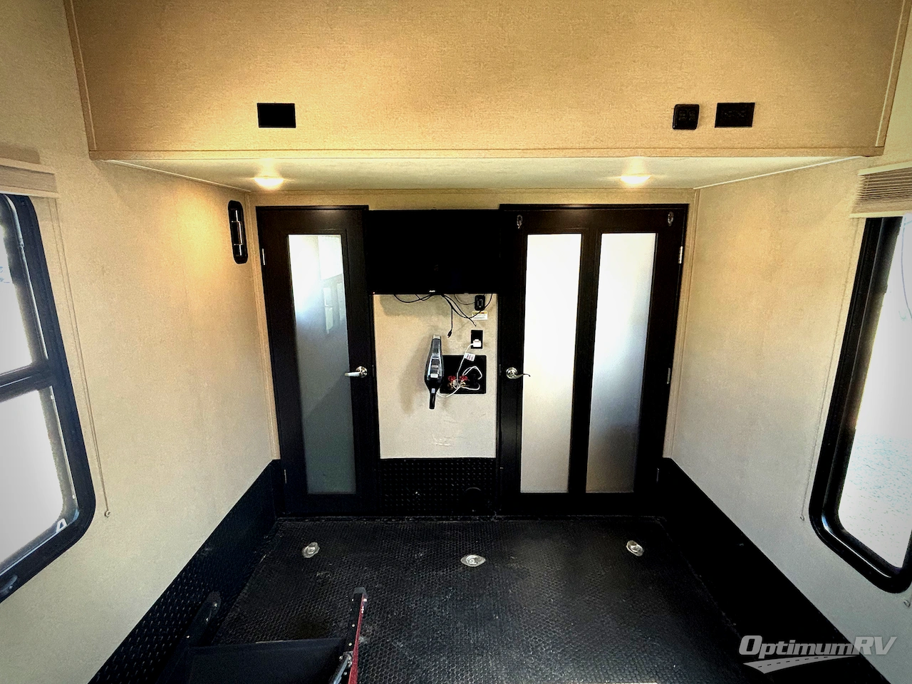 2018 Dutchmen Voltage V3805 Photo 10