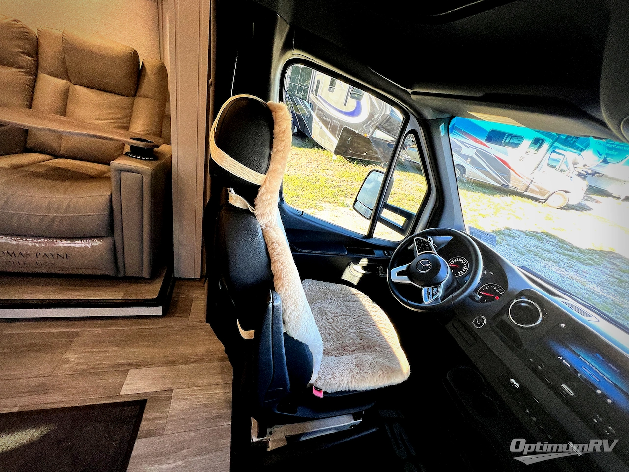 2024 Dynamax isata 3 24RW Photo 7