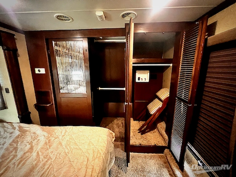 2013 Heartland Landmark SEQUOIA RV Photo 4