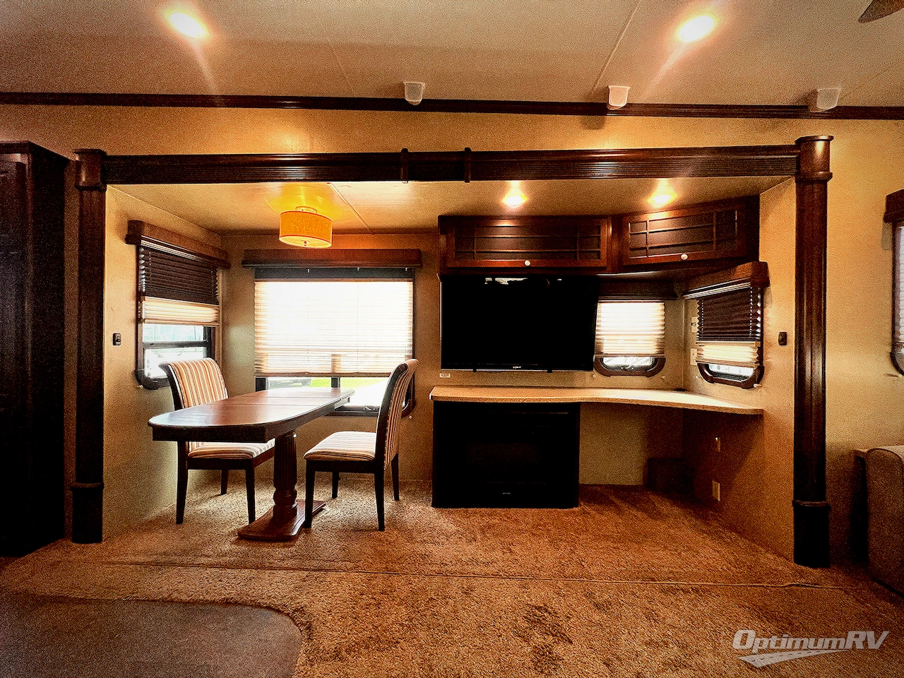 2013 Heartland Landmark SEQUOIA Photo 9