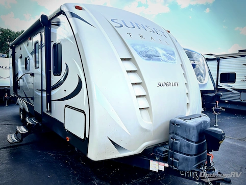 Used 2017 CrossRoads Sunset Trail Super Lite ST240BH Featured Photo