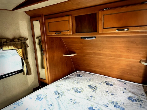 2017 CrossRoads Sunset Trail Super Lite ST240BH RV Photo 3