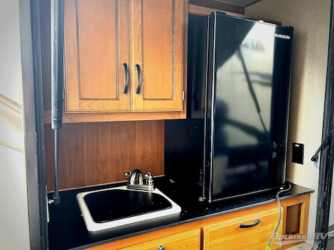 2017 CrossRoads Sunset Trail Super Lite ST240BH RV Photo 4