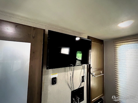 2018 Dutchmen Voltage V3705 RV Photo 4