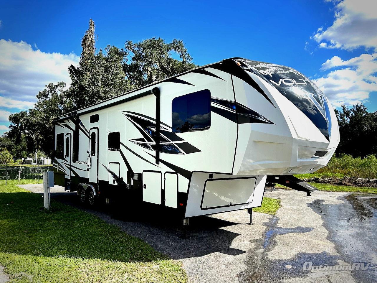 2018 Dutchmen Voltage V3705 Photo 1