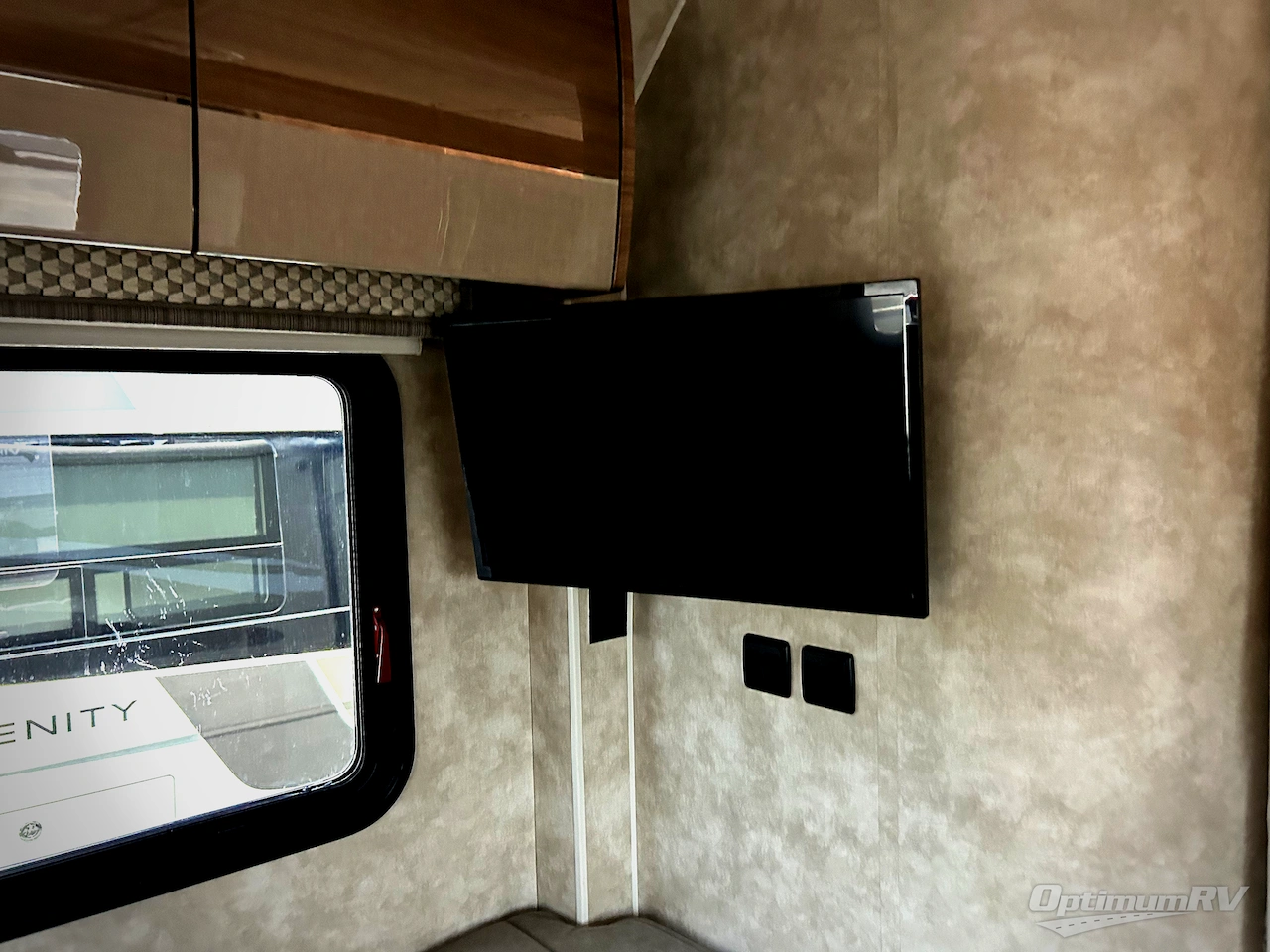 2018 Winnebago Navion 24V Photo 12