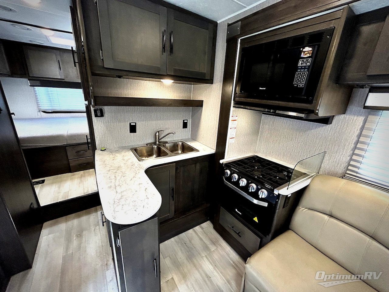 2023 Coachmen Leprechaun 260QB Ford 450 Photo 10