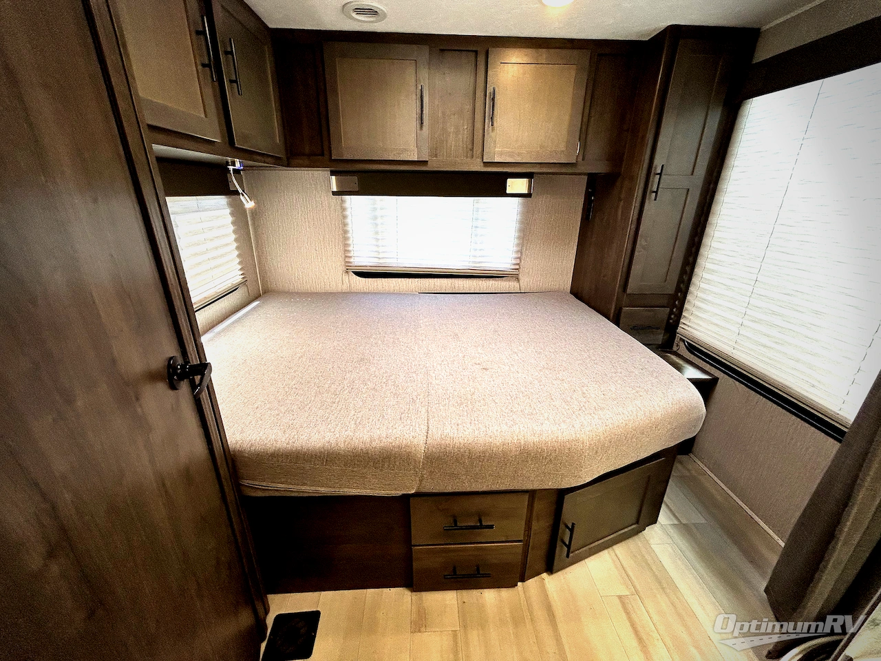 2023 Coachmen Leprechaun 260QB Ford 450 Photo 15