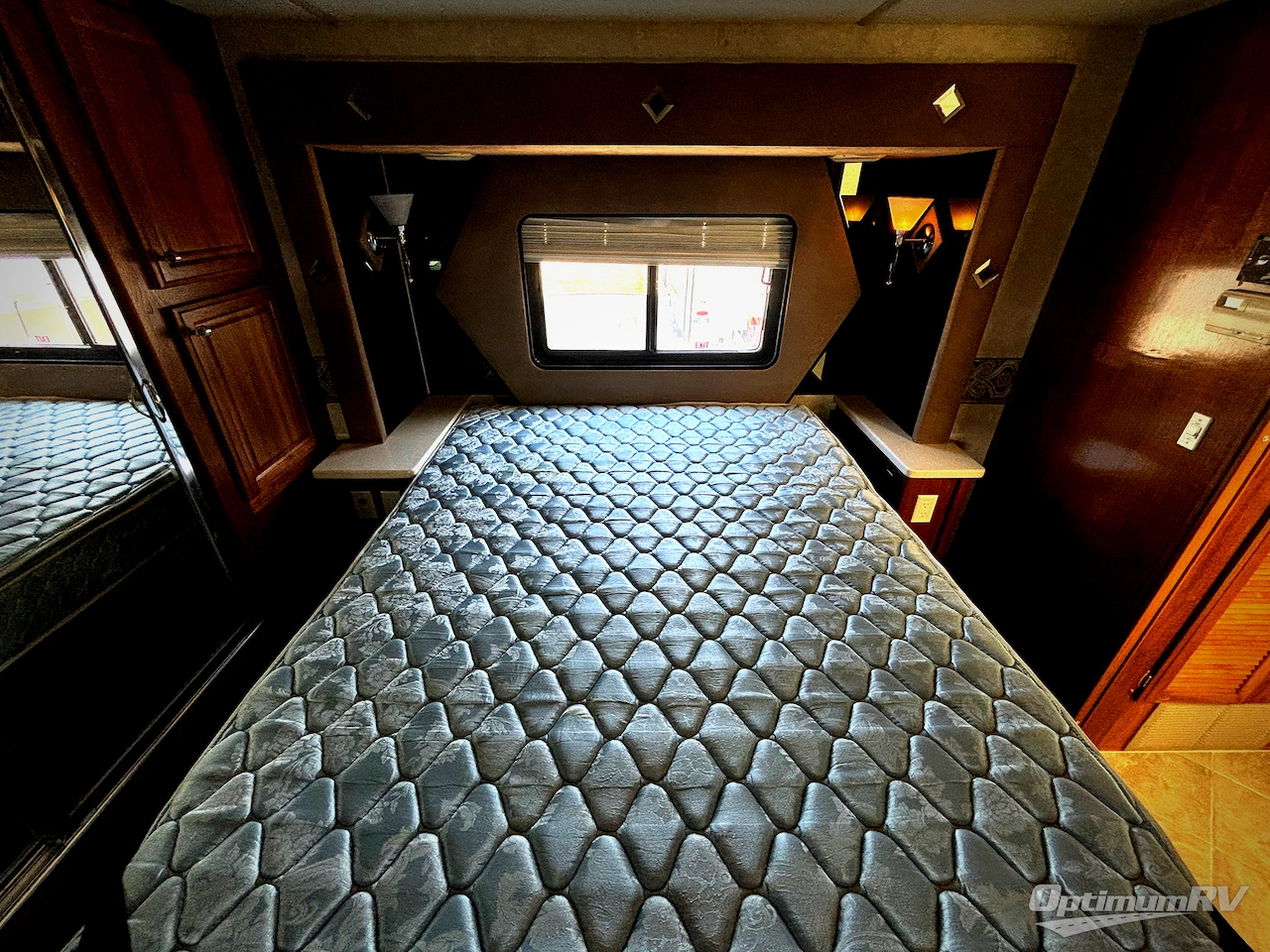 2004 American Coach Revolution 40D Photo 10