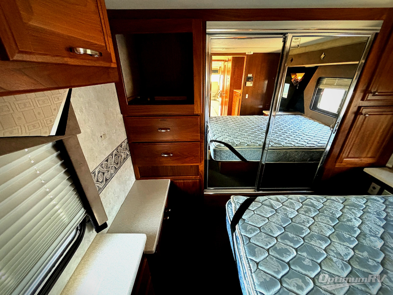 2004 American Coach Revolution 40D Photo 11