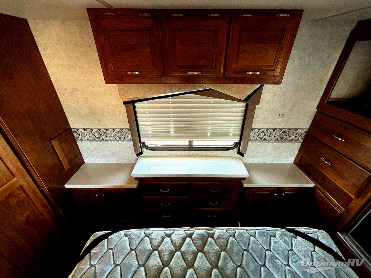 2004 American Coach Revolution 40D Photo 12
