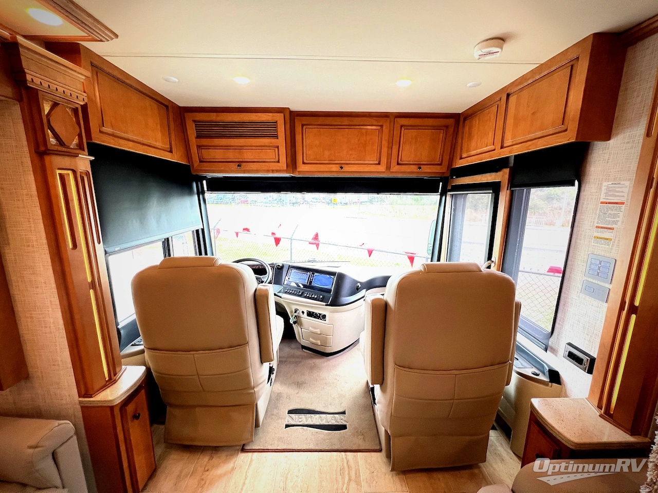 2022 Newmar Dutch Star 4081 Photo 7