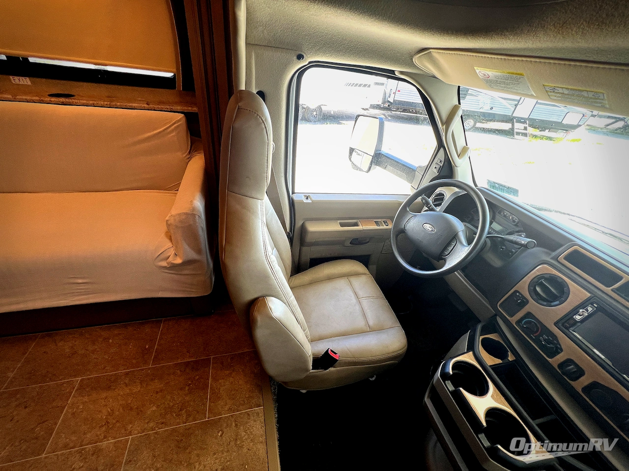 2019 Thor Chateau 31Y Photo 7