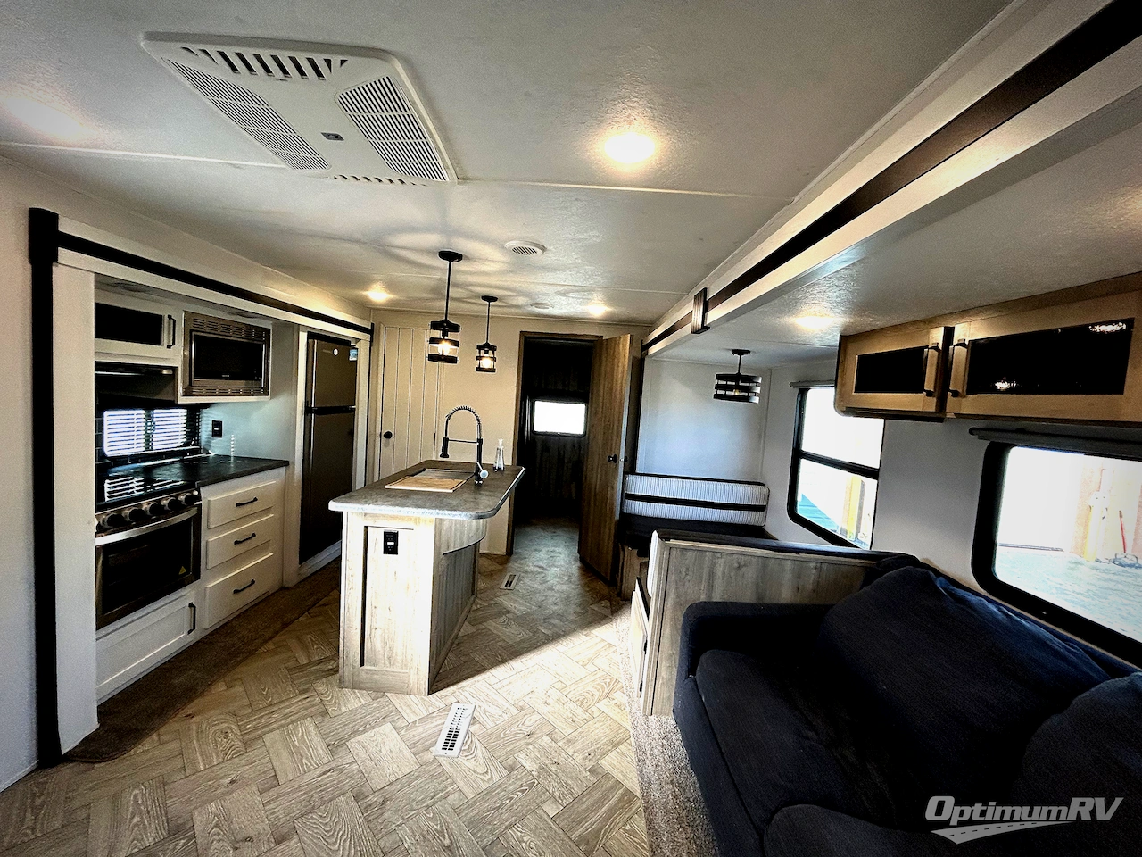 2022 Palomino Puma 32BHFS Photo 4