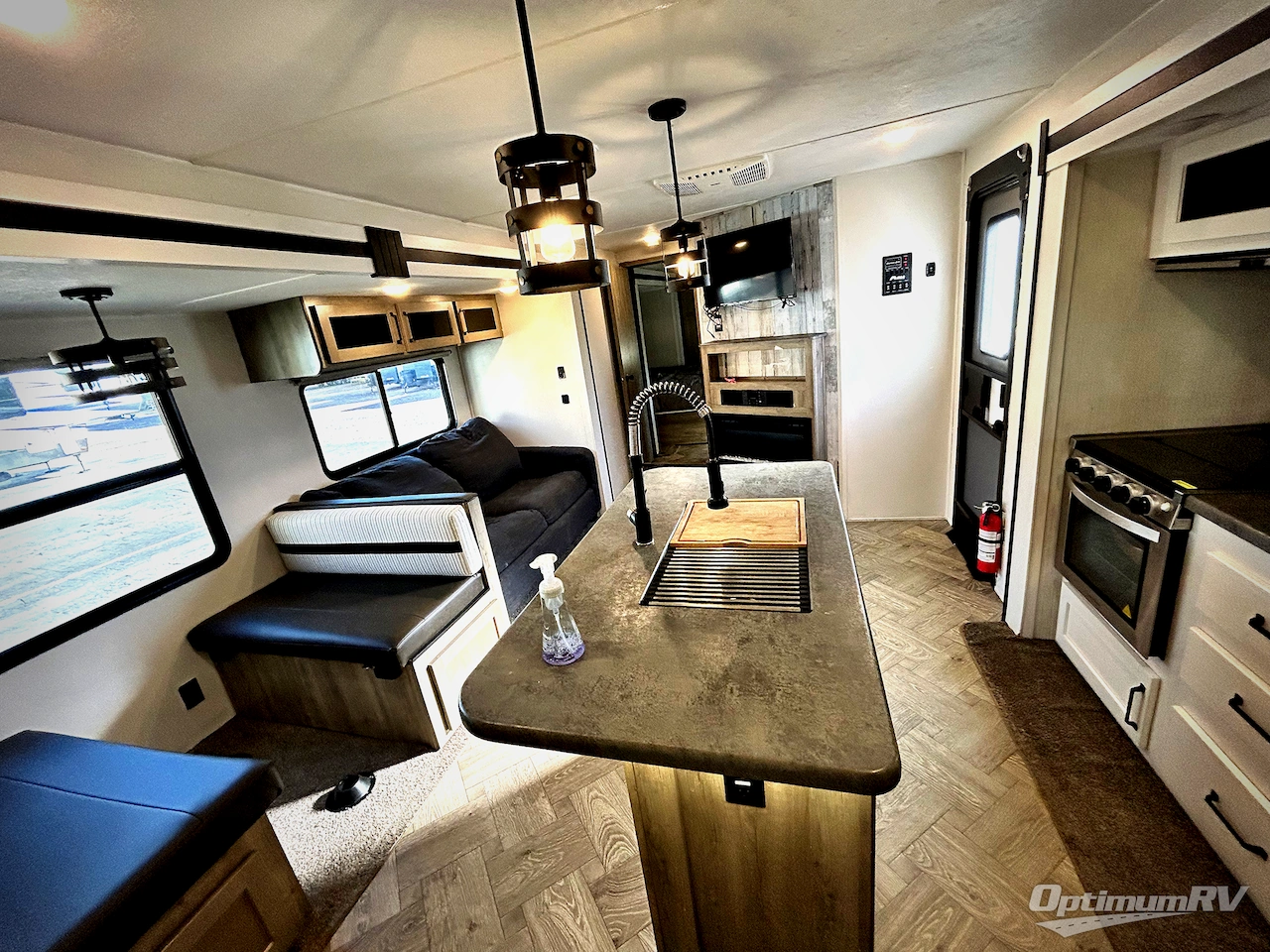 2022 Palomino Puma 32BHFS Photo 5