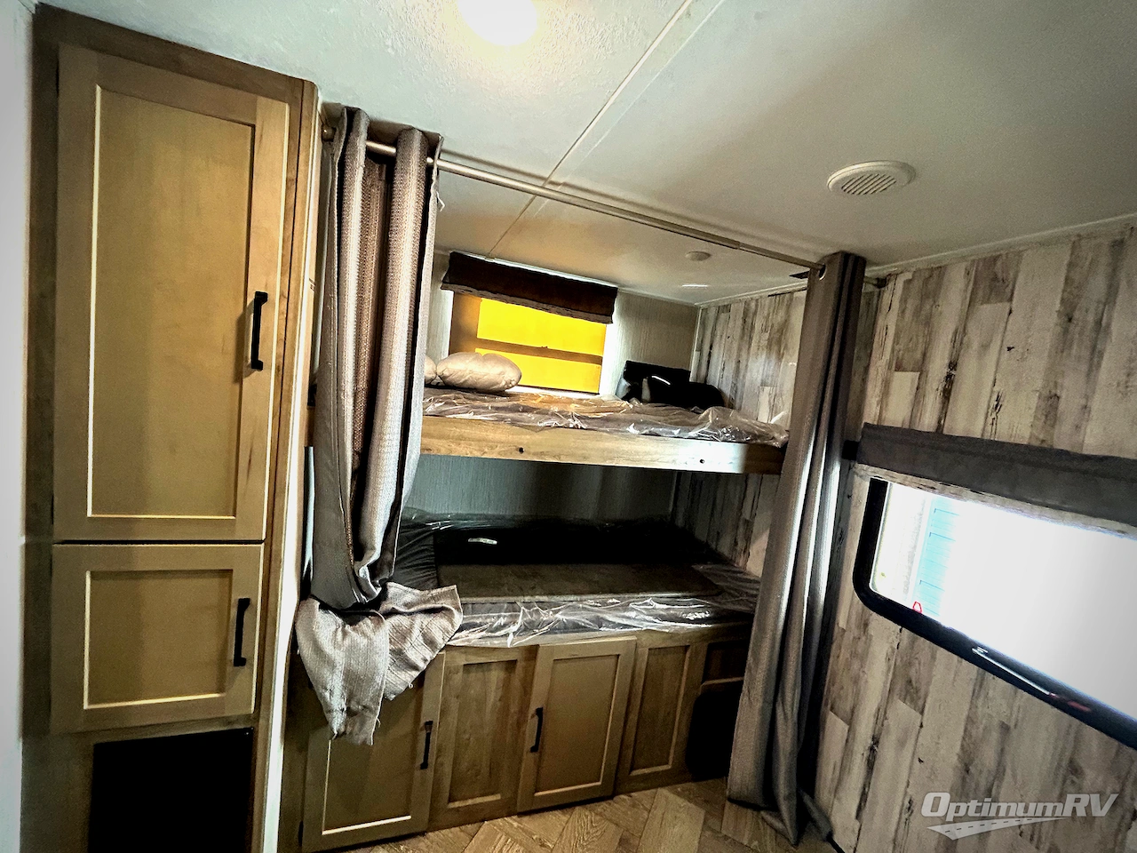 2022 Palomino Puma 32BHFS Photo 6