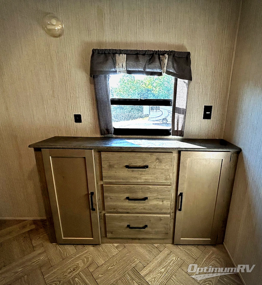 2022 Palomino Puma 32BHFS Photo 11