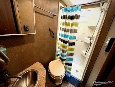 2016 Thor Gemini 23TR RV Photo 4