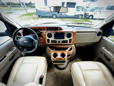 2011 Winnebago Aspect 28T RV Photo 2