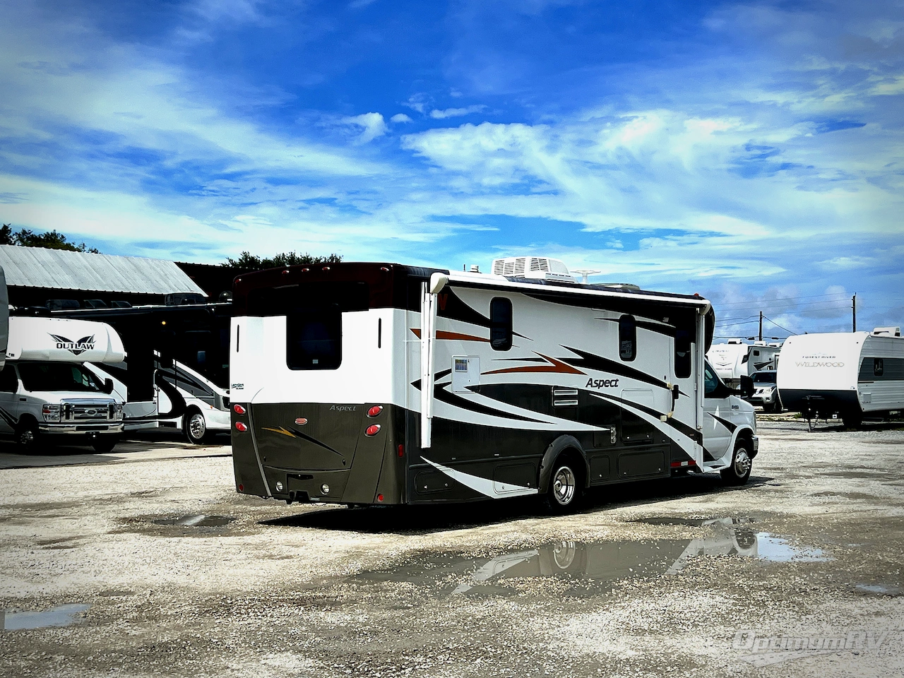 2011 Winnebago Aspect 28T Photo 2