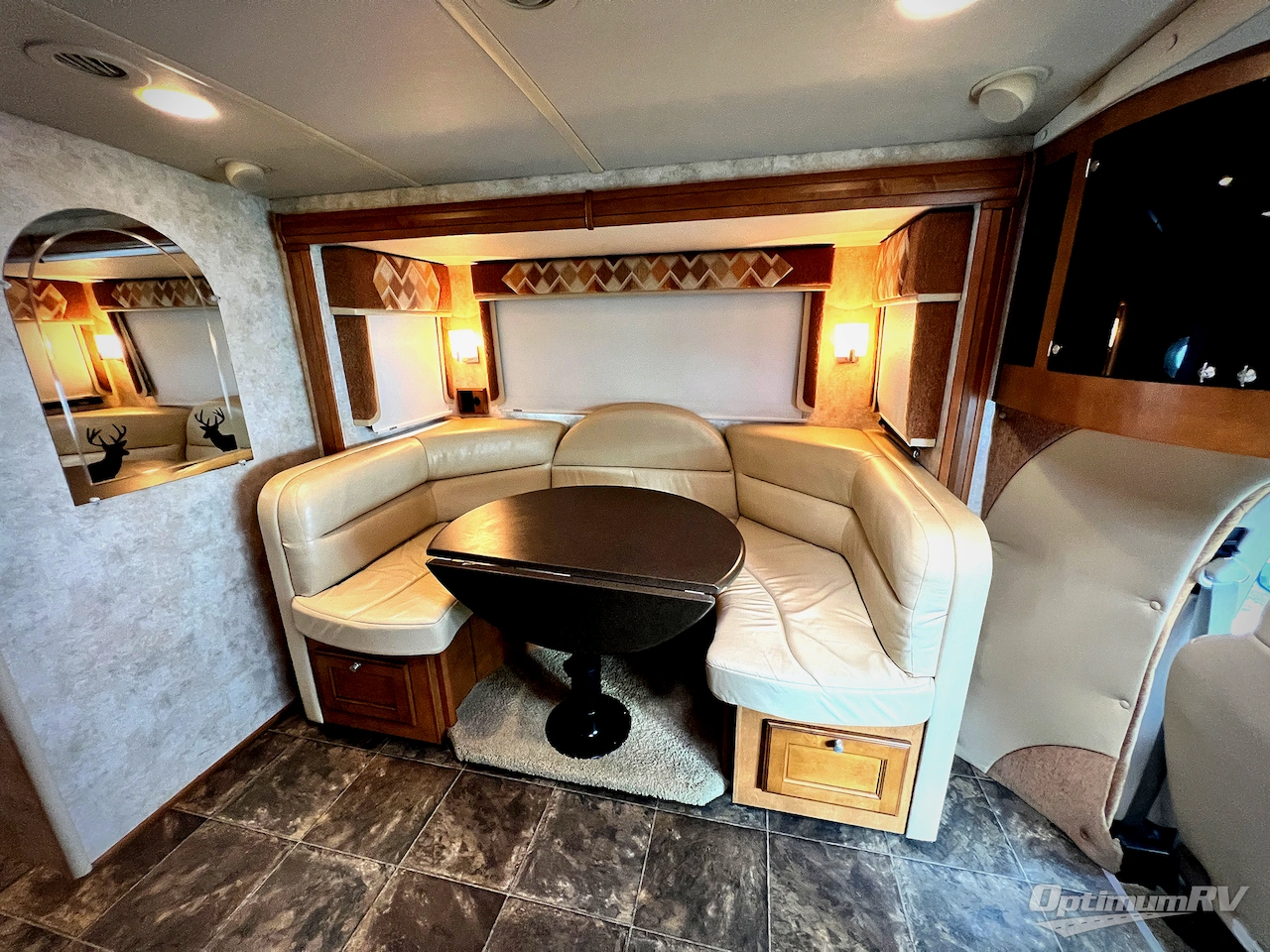 2011 Winnebago Aspect 28T Photo 9