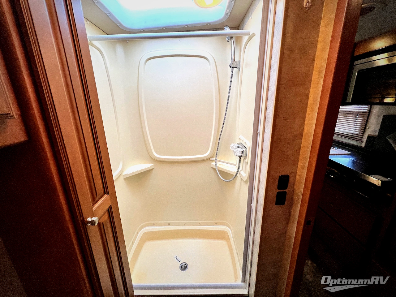 2011 Winnebago Aspect 28T Photo 16