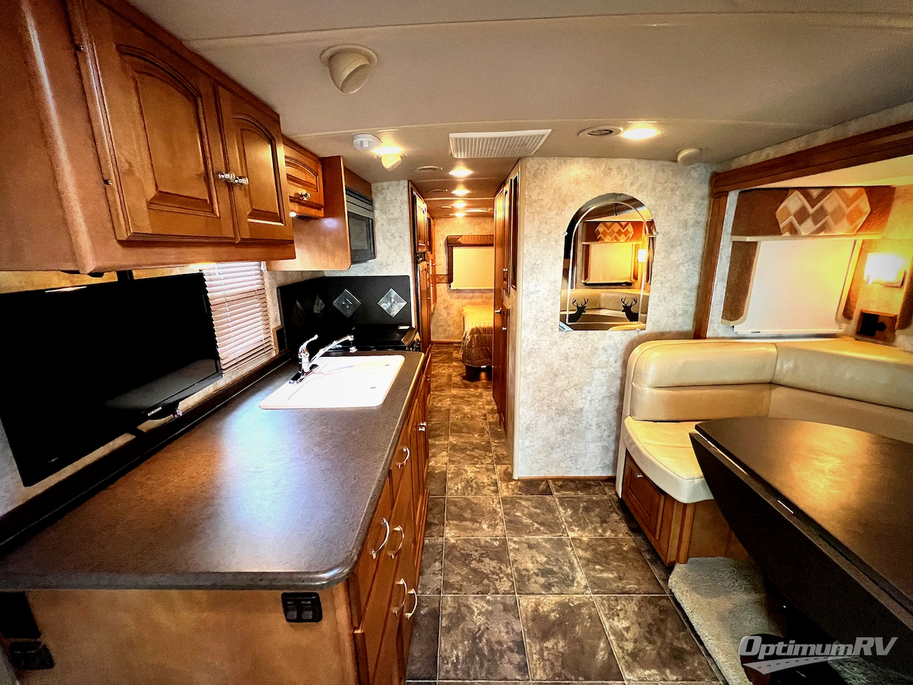 2011 Winnebago Aspect 28T Photo 4