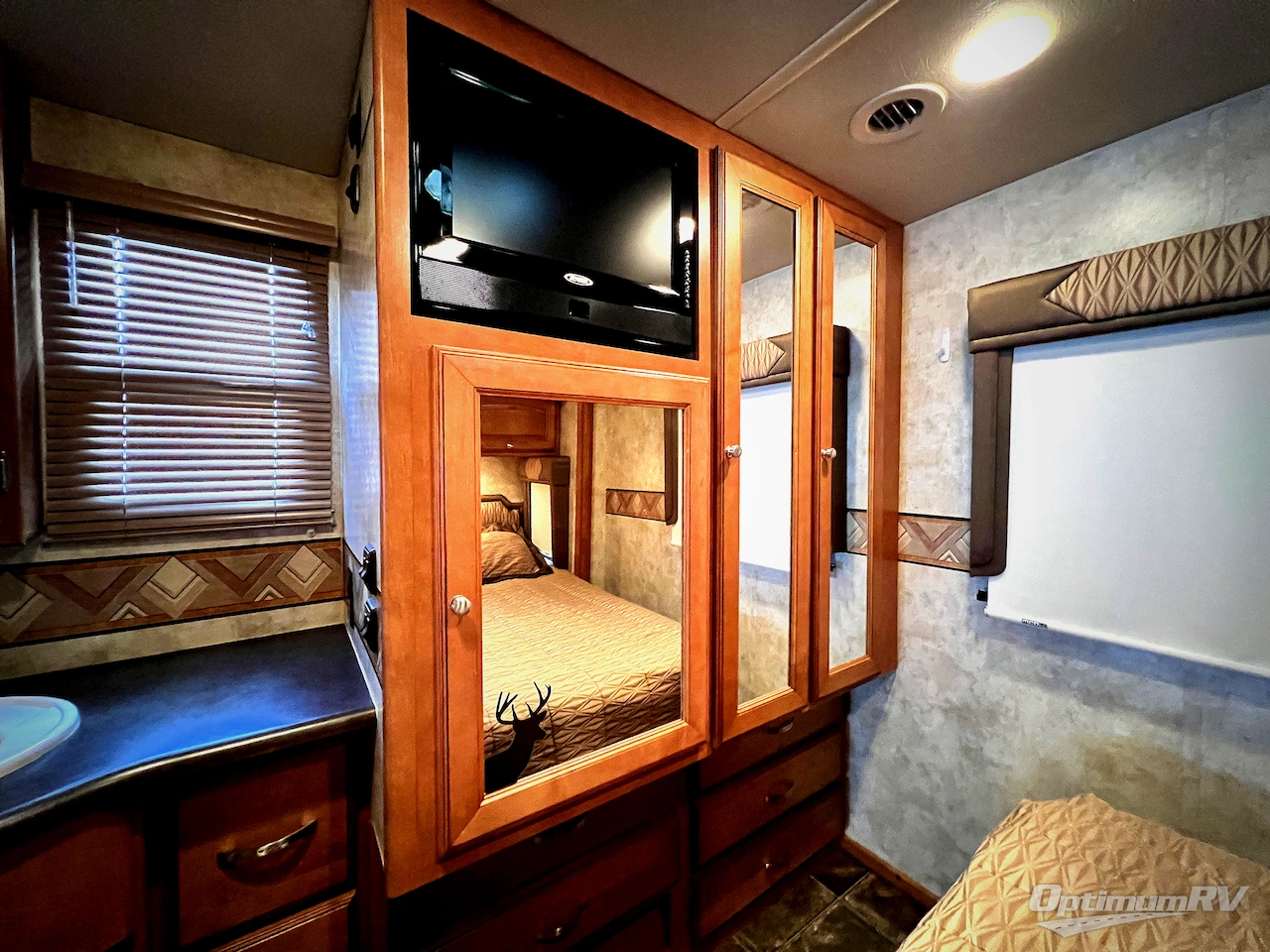 2011 Winnebago Aspect 28T Photo 19