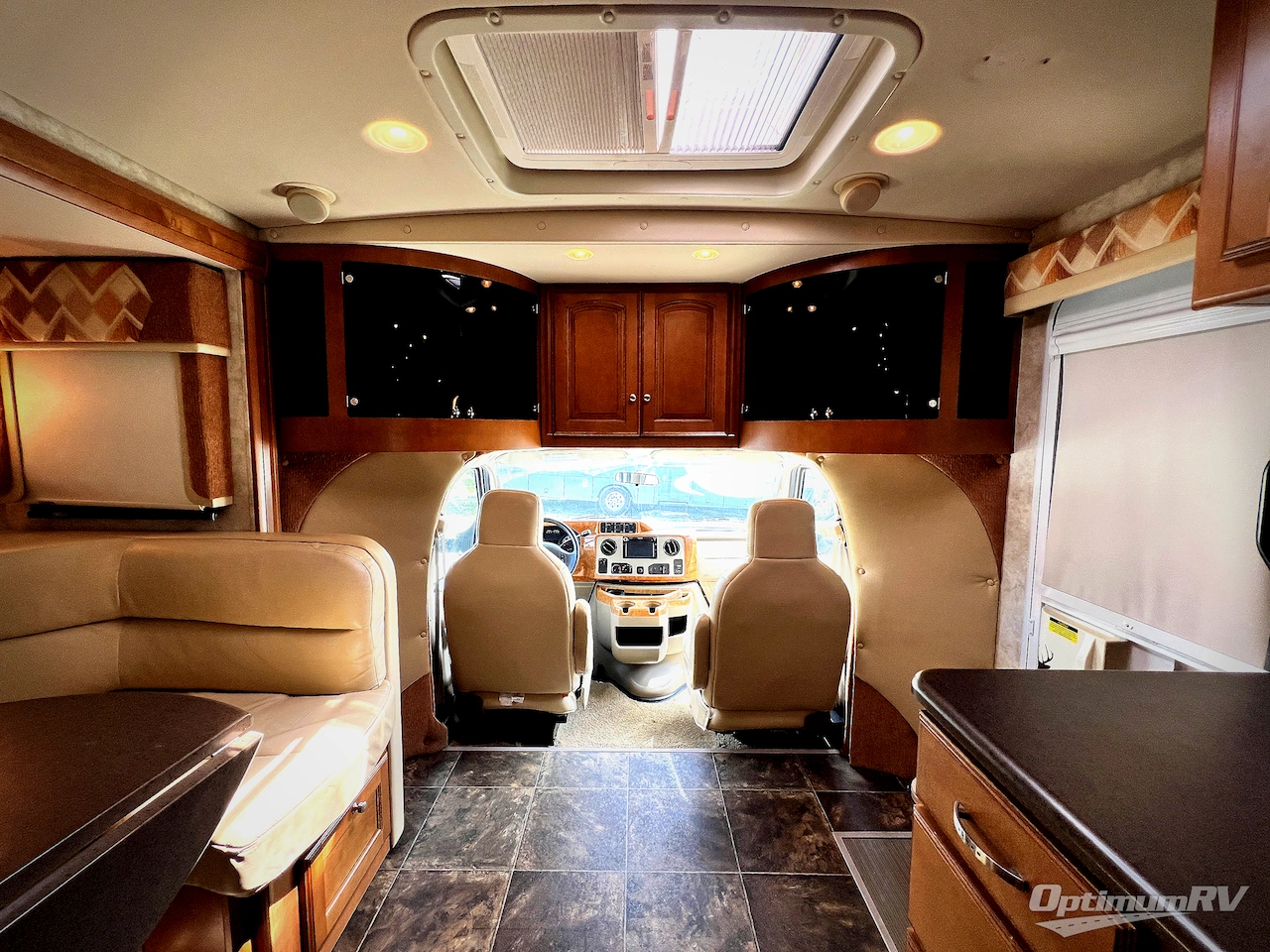 2011 Winnebago Aspect 28T Photo 5