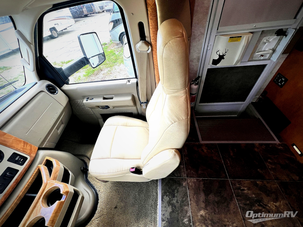 2011 Winnebago Aspect 28T Photo 8