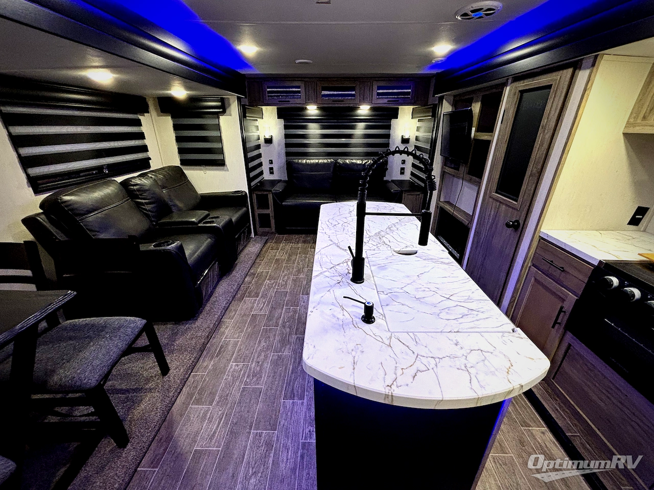 2022 Forest River Cherokee Alpha Wolf 26RL-L Photo 4