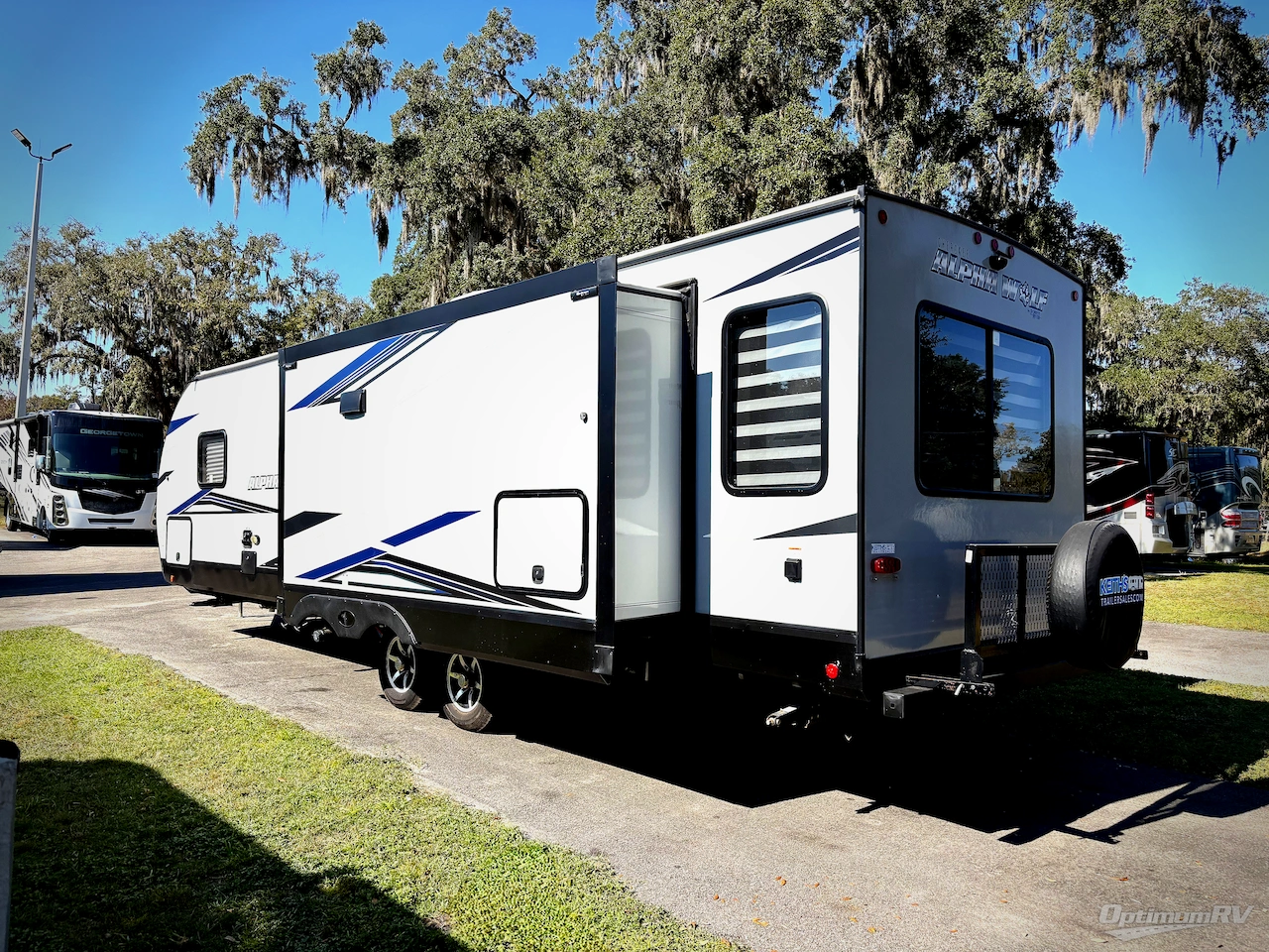 2022 Forest River Cherokee Alpha Wolf 26RL-L Photo 3