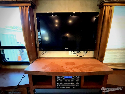 2015 Forest River Cedar Creek Silverback 29RE RV Photo 4
