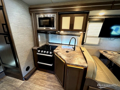2023 Thor Quantum SE SE28 Ford RV Photo 2