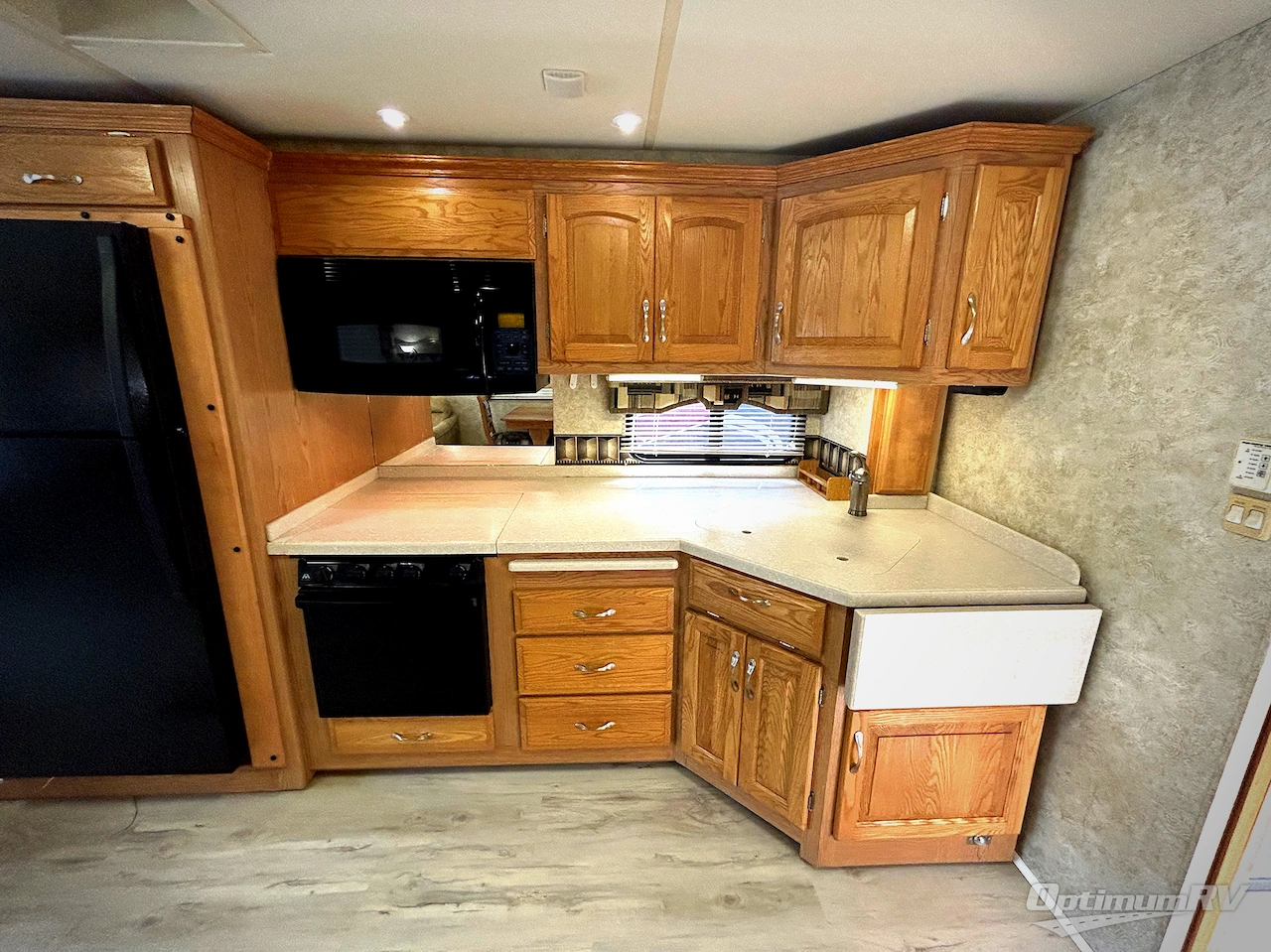 2005 Newmar Kountry Star 3907 Photo 4