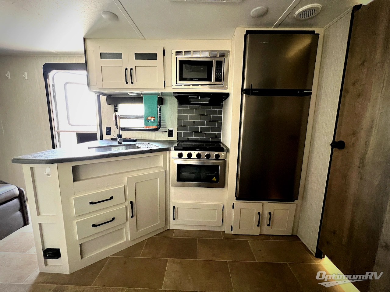 2021 Palomino Puma XLE Lite 24FBSC Photo 9