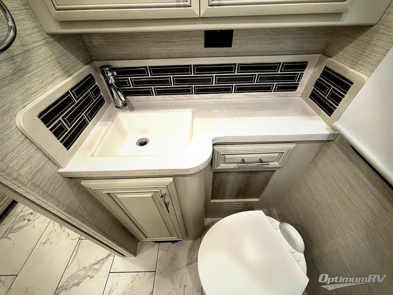 2025 Forest River Berkshire XL 40E Photo 16