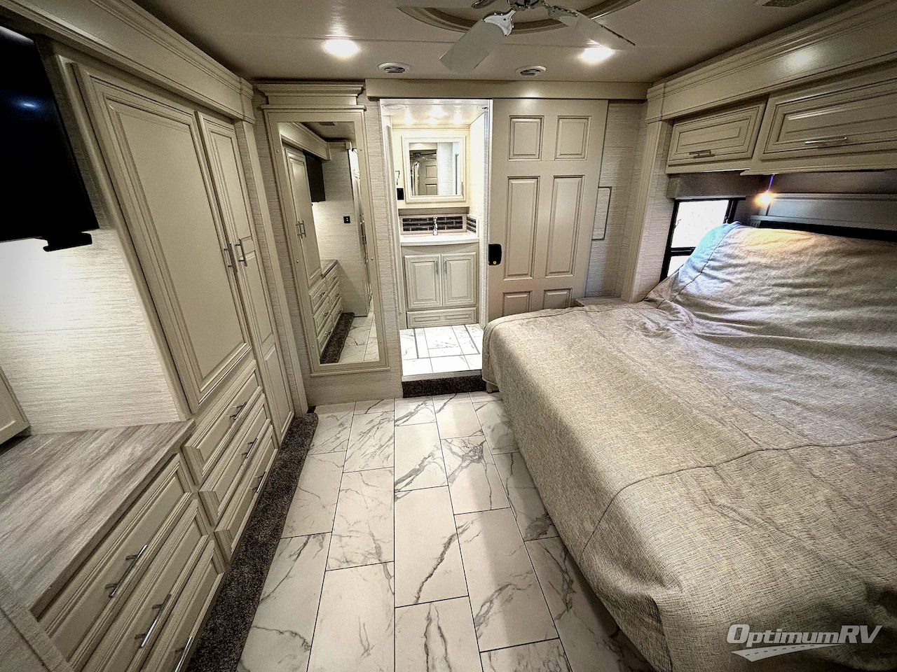 2025 Forest River Berkshire XL 40E Photo 18