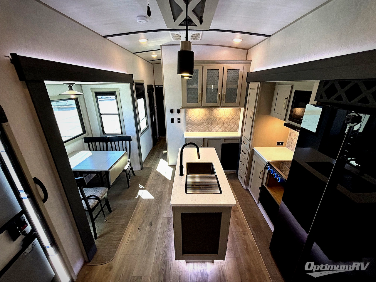 2024 Forest River Wildwood Heritage Glen 378FL Photo 6
