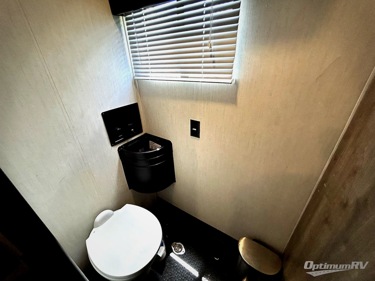 2022 Forest River Cherokee Wolf Pack 365PACK16 Photo 21