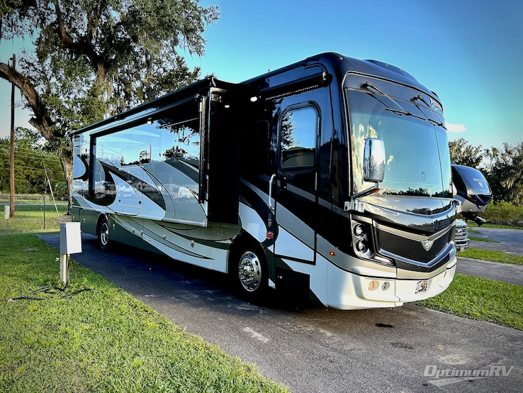 2021 Fleetwood Discovery 38W RV Photo 1