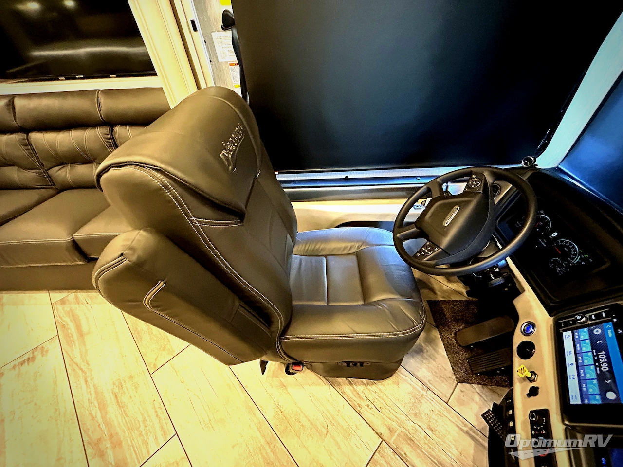 2021 Fleetwood Discovery 38W Photo 7