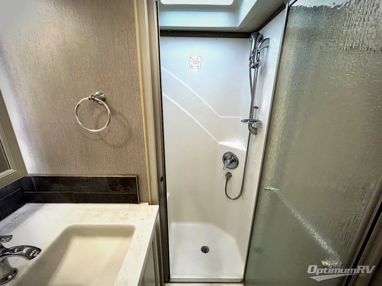 2021 Fleetwood Discovery 38W Photo 25