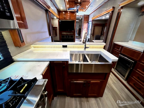 2022 VanLeigh Beacon 41LKB RV Photo 4
