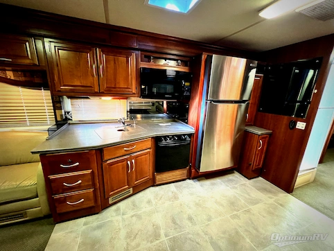 2006 Fleetwood Discovery 39L RV Photo 3