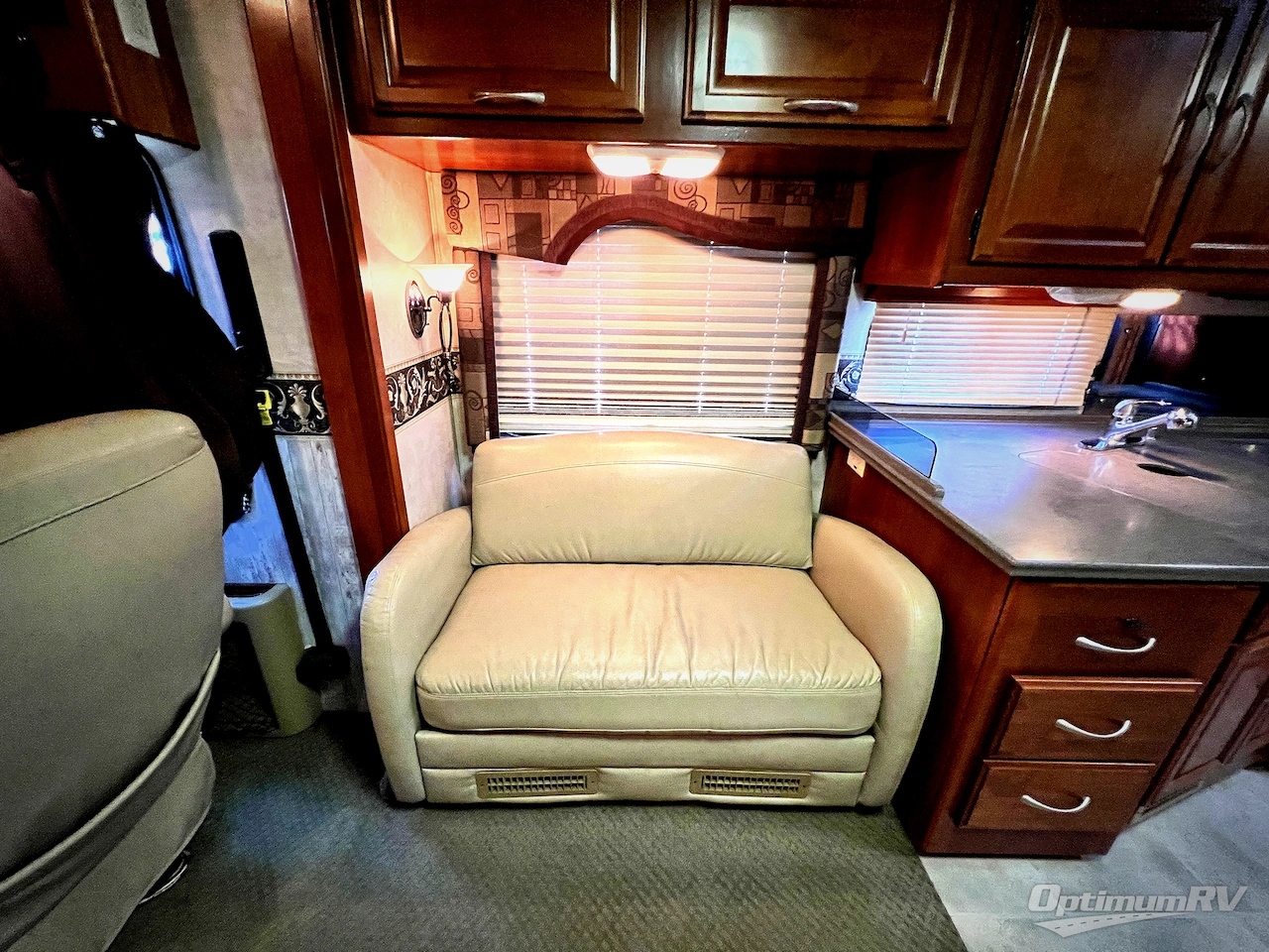 2006 Fleetwood Discovery 39L Photo 9