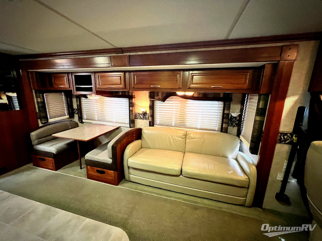 2006 Fleetwood Discovery 39L Photo 10