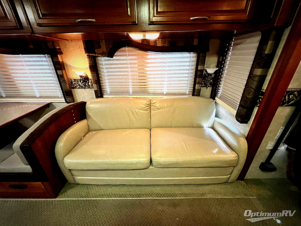 2006 Fleetwood Discovery 39L Photo 11